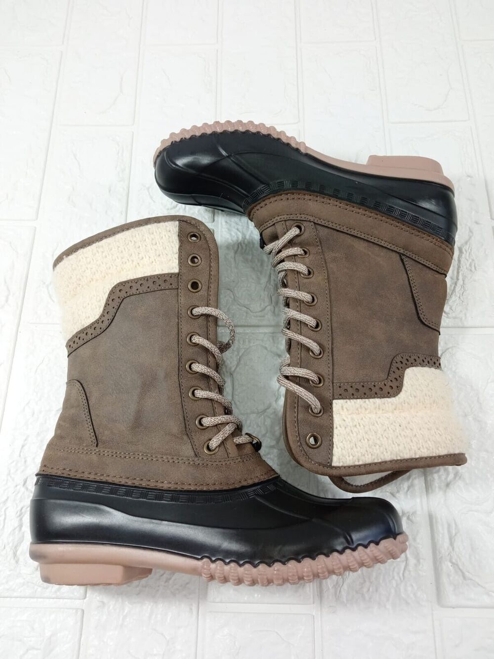 Magellan Outdoors Women's Sweater Collar Duck Boots Size 5B EUC